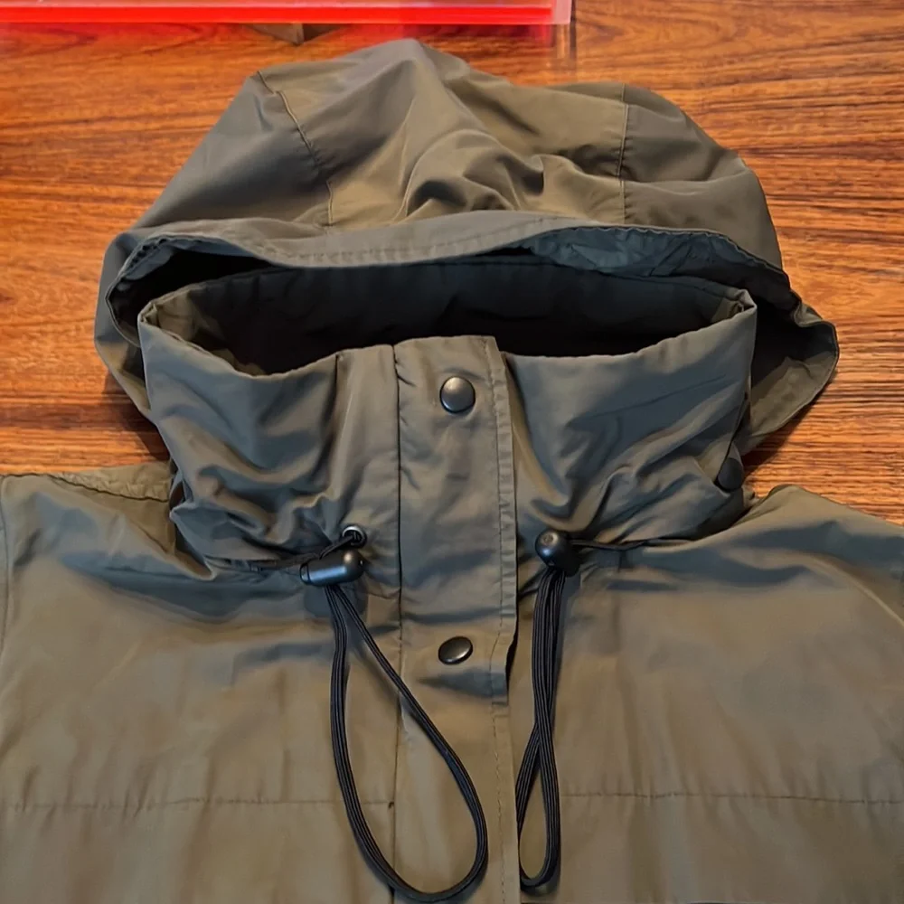 Jones New York Tech Active Vest With hidden hood in collar - Picture 7 of 9